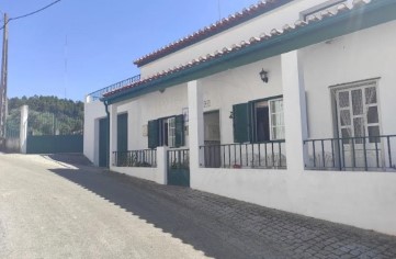 House 2 Bedrooms in Comenda