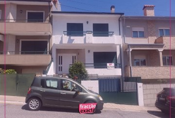 Maison 4 Chambres à Baguim do Monte (Rio Tinto)