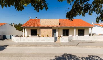 Maison 3 Chambres à Louriçal