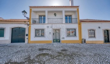 House 3 Bedrooms in Golegã