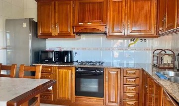 Apartamento 2 Quartos em Parceiros e Azoia