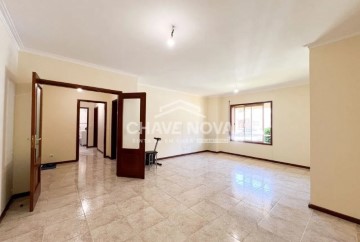 Apartamento 1 Quarto em Serzedo e Perosinho