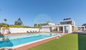 House 6 Bedrooms in Gulpilhares e Valadares