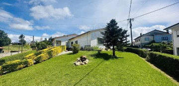 House 4 Bedrooms in Mortágua, Vale de Remígio, Cortegaça e Almaça