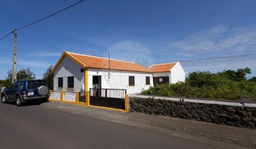 House 2 Bedrooms in Altares