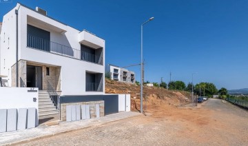 Maison 3 Chambres à Mire de Tibães