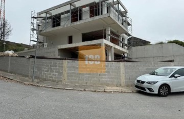 House 4 Bedrooms in Custóias, Leça do Balio e Guifões