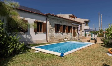 House  in Silveiros e Rio Covo (Santa Eulália)