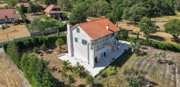 House 6 Bedrooms in Solveira