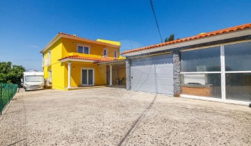 House 4 Bedrooms in Batalha