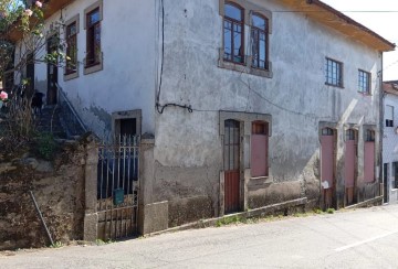 Moradia 5 Quartos em Vila de Cucujães