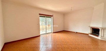 Apartment 2 Bedrooms in Granja do Ulmeiro