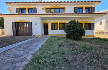 House 7 Bedrooms in São Francisco da Serra