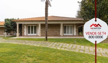 House 4 Bedrooms in Penafiel