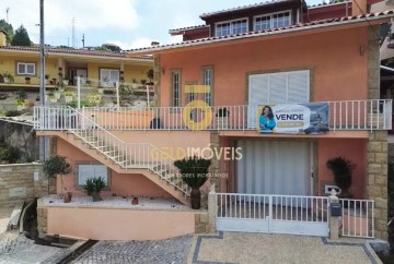 House 4 Bedrooms in Fornos