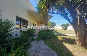 House 5 Bedrooms in Oliveirinha