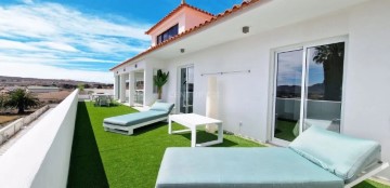 House 4 Bedrooms in Porto Santo