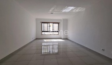 Apartamento 3 Quartos em Algueirão-Mem Martins