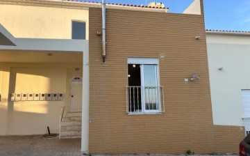 House 4 Bedrooms in Paderne