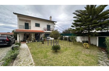 House 6 Bedrooms in Carvalho