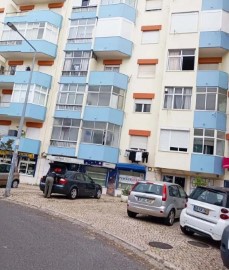 Apartamento 2 Quartos em Massamá e Monte Abraão