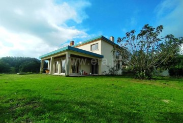 Maison 4 Chambres à Lanhoso