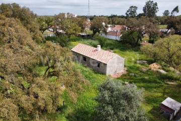 Moradia 1 Quarto em São Domingos e Vale de Água