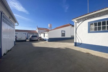 House 5 Bedrooms in Póvoa da Isenta