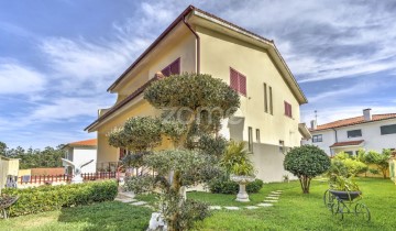 House 5 Bedrooms in Palmeira de Faro e Curvos