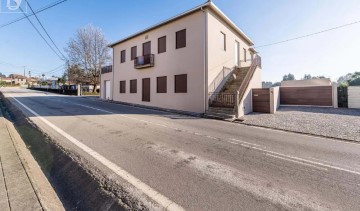 House 5 Bedrooms in Macieira da Lixa e Caramos