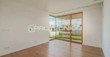 House 5 Bedrooms in Esgueira