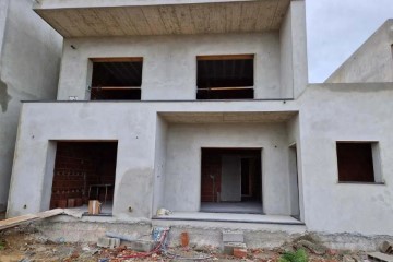 House 4 Bedrooms in Colmeias e Memória