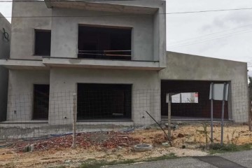 House 4 Bedrooms in Colmeias e Memória