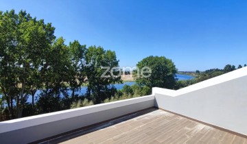 House 5 Bedrooms in Vila Nova da Barquinha