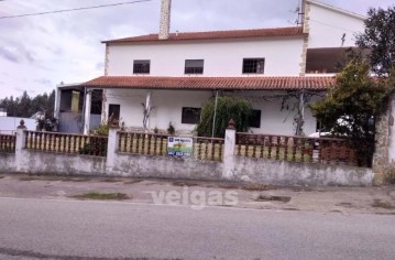 House 4 Bedrooms in Rio Maior