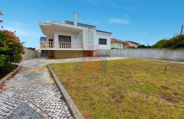 House 4 Bedrooms in Gaeiras