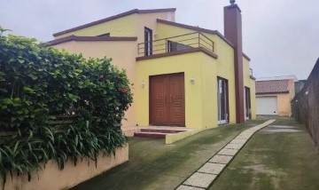 House 4 Bedrooms in Rabo de Peixe