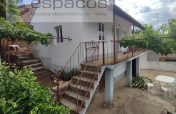 House  in Almaceda