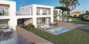 House 4 Bedrooms in Quarteira