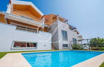 House 5 Bedrooms in Queluz e Belas