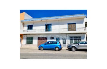 House 2 Bedrooms in Faro (Sé e São Pedro)