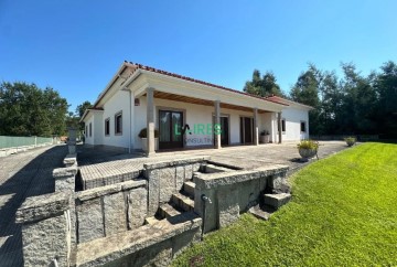 House 5 Bedrooms in Campo de Besteiros