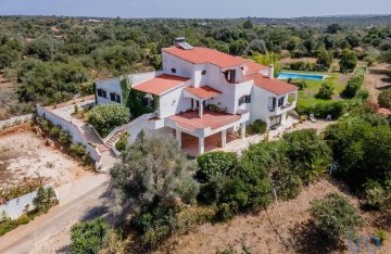 House 7 Bedrooms in Barão de São Miguel