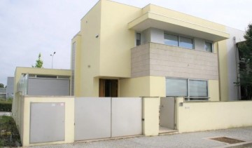 Moradia 3 Quartos em Cidade da Maia