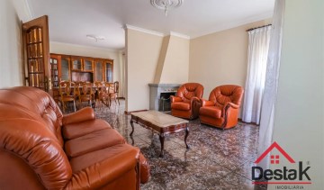 House 3 Bedrooms in Viseu