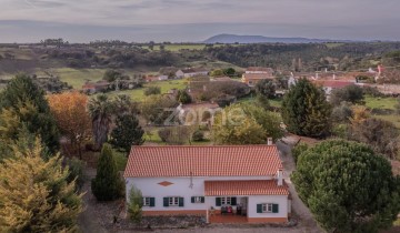 House 4 Bedrooms in Póvoa da Isenta