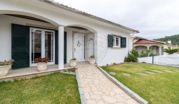 House 2 Bedrooms in Fermedo