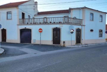 House 5 Bedrooms in Golegã