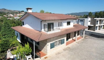 House 4 Bedrooms in Refojos de Basto, Outeiro e Painzela