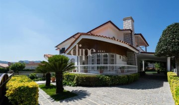 House 5 Bedrooms in Urgezes